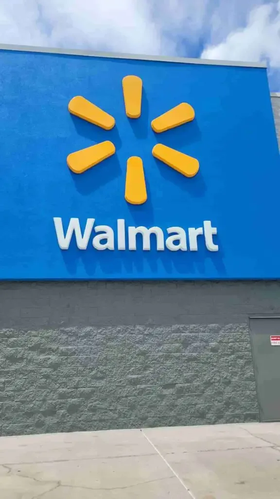 Walmart Employee Dress Code Here’s What You Can Expect EverydayQuery